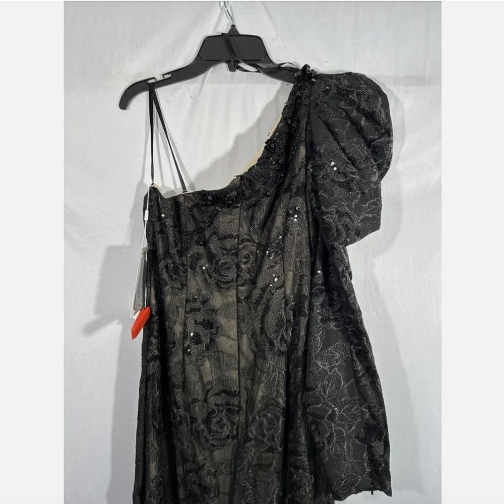 NWT $698 Mac Duggal [ 8 ] Embellished One Puff Sleeve Trumpet Gown in Black Q582